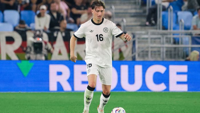 Nationalspieler des VfB Stuttgart: Angelo Stiller punktet daheim auf dem Sofa