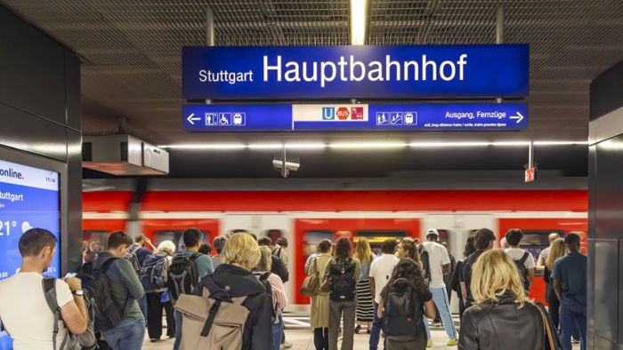 Richtung Hauptbahnhof Stuttgart: Schlägerei in S-Bahn –  Polizei ermittelt gegen zwei Frauen