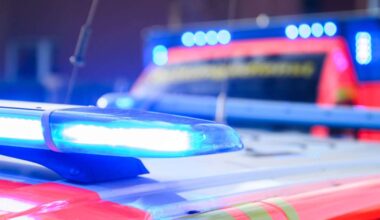 Schwerer Unfall in Mannheim: Transporter kracht in Bahn – Mann lebensgefährlich verletzt