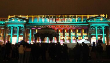 Stuttgart leuchtet: Der Königsbau erstrahlt in bunten Farben