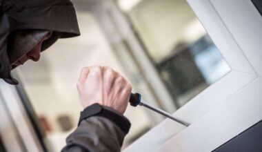 Versuchter Einbruch in Stuttgart: Auf frischer Tat ertappt – Verdächtiger festgenommen, Komplize flüchtig