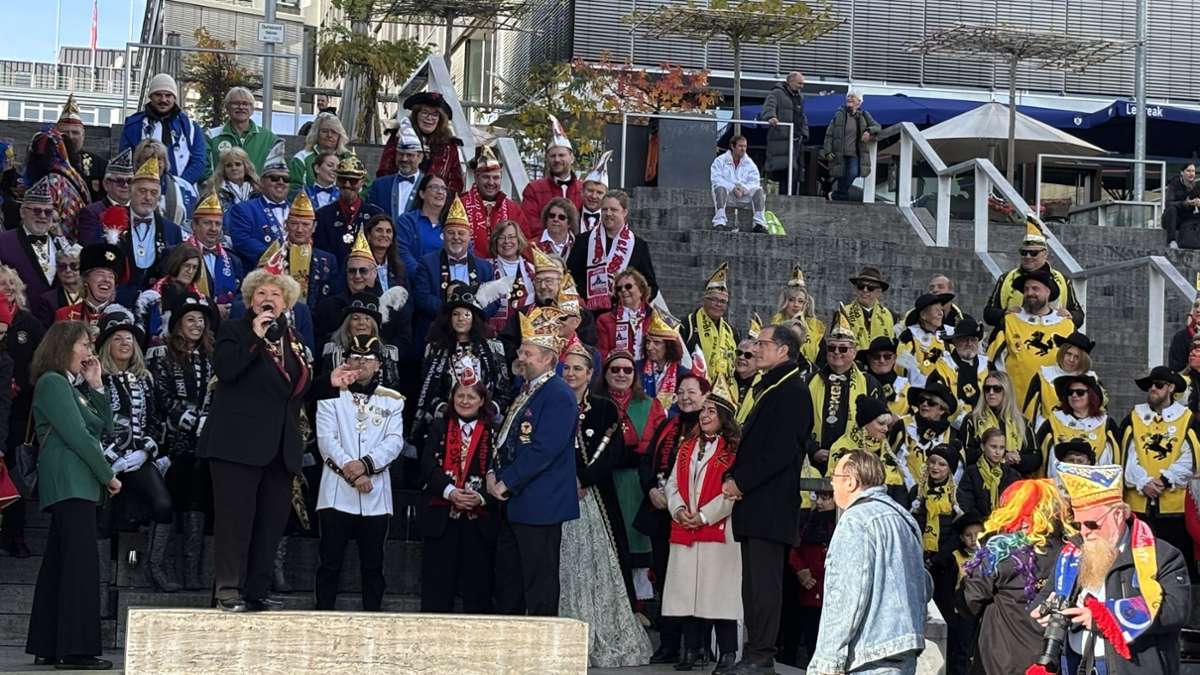Stuttgarter Schlossplatz: Im Video: Fünfte Jahreszeit startet – Karnevalsauftakt am Schlossplatz