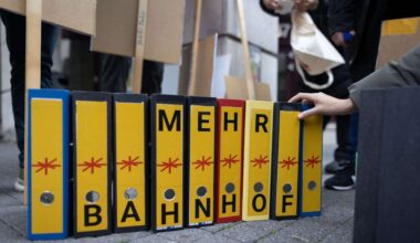 Stuttgart 21: S-21-Bürgerbegehren: Stadt und Initiatoren uneins über Unterschriftenprüfung