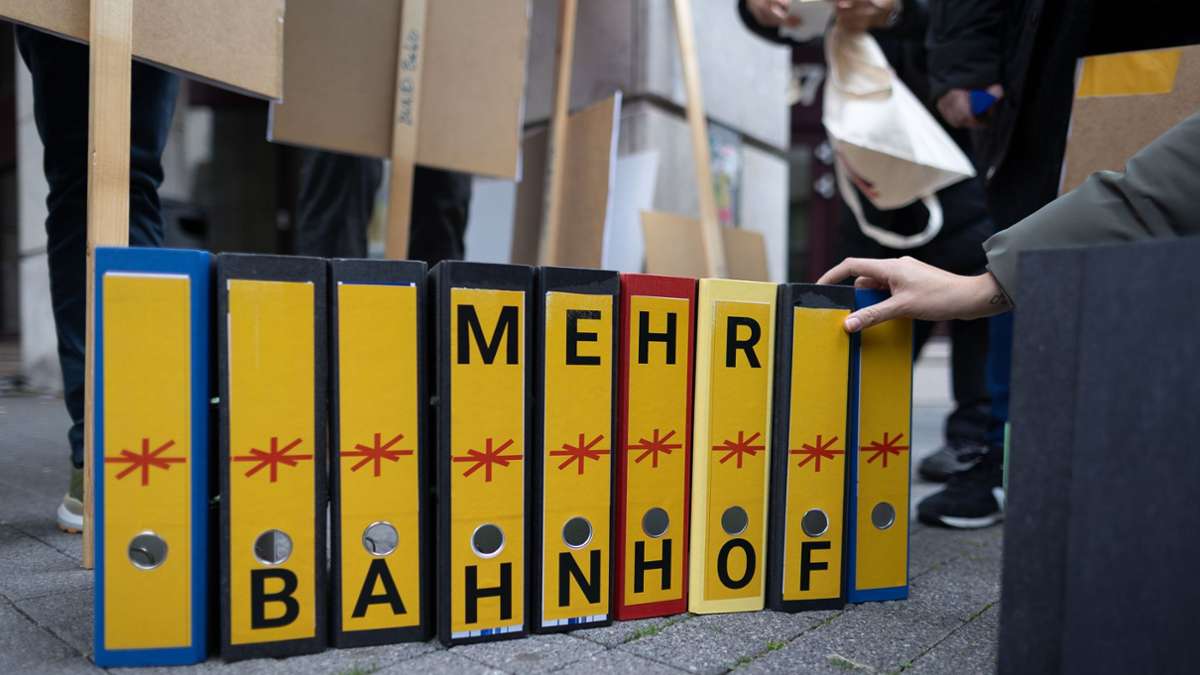 Stuttgart 21: S-21-Bürgerbegehren: Stadt und Initiatoren uneins über Unterschriftenprüfung