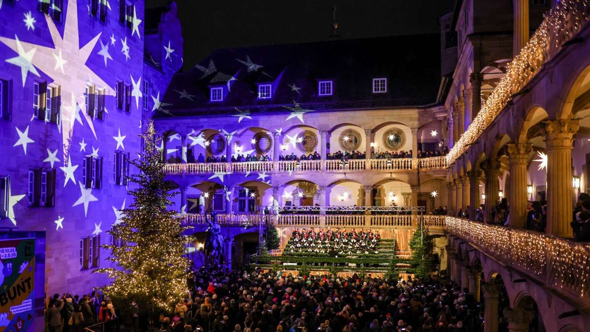 Stuttgarter Weihnachtsmarkt: Glühwein, Geschenke und Geselligkeit: Der Budenzauber ist eröffnet