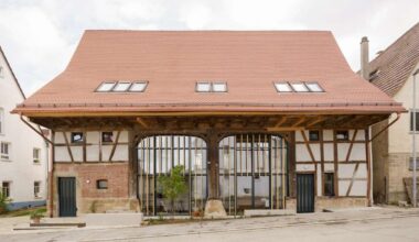 Natürlicher wohnen in Tübingen: Scheune wird zum minimalistischen Architektenhaus für Stuttgarter Familie