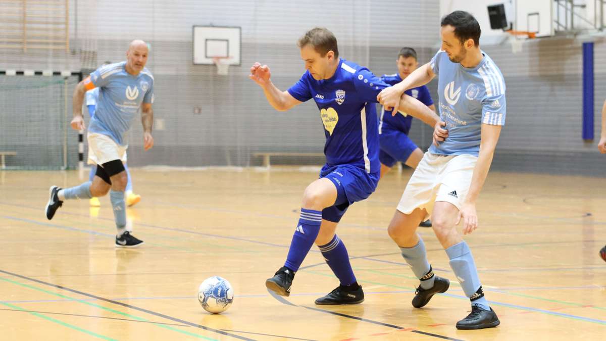 Fußball: Kreismeisterschaft: Ein Favorit scheitert in der Halle früh - Regional