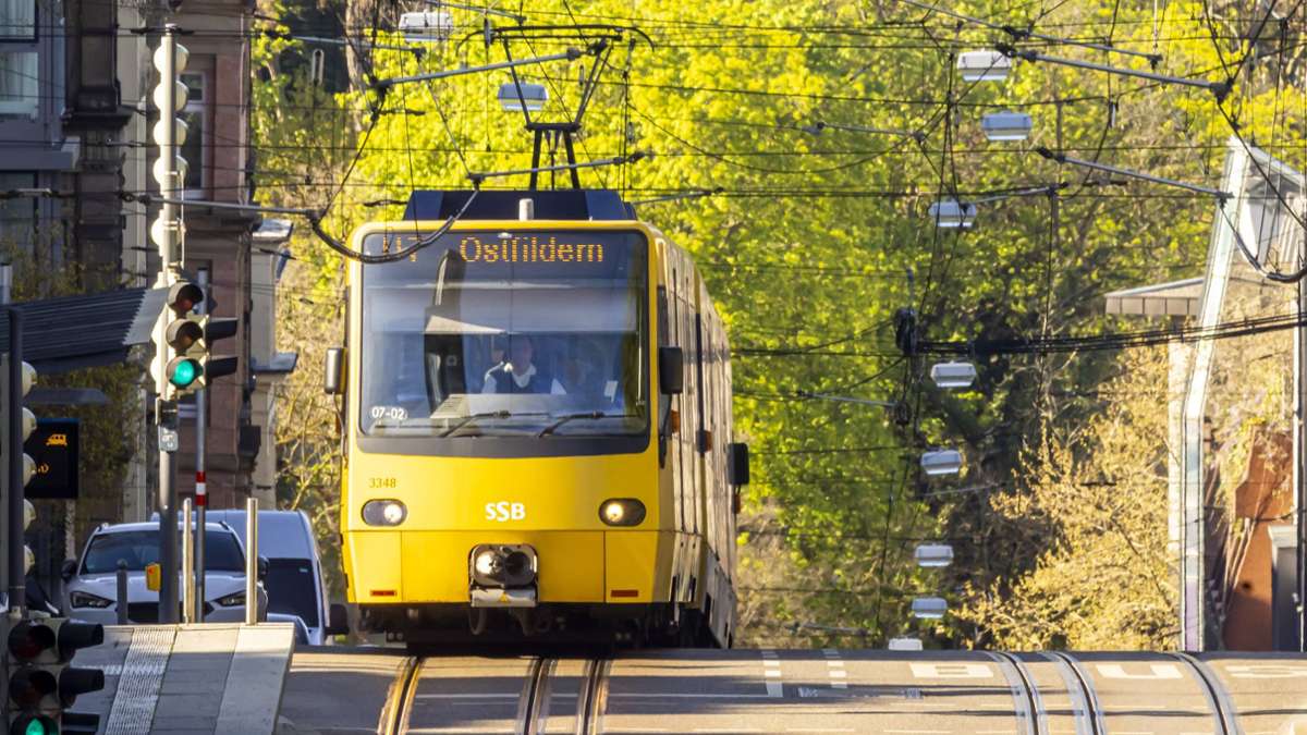 Sexuelle Belästigung in Stuttgart: Unbekannter fasst 12-Jähriger in U7 an Schenkel und verfolgt sie