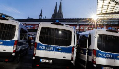 Kölner Hauptbahnhof: Massenschlägerei – Fans von Schalke und Dortmund prügeln sich - Sport