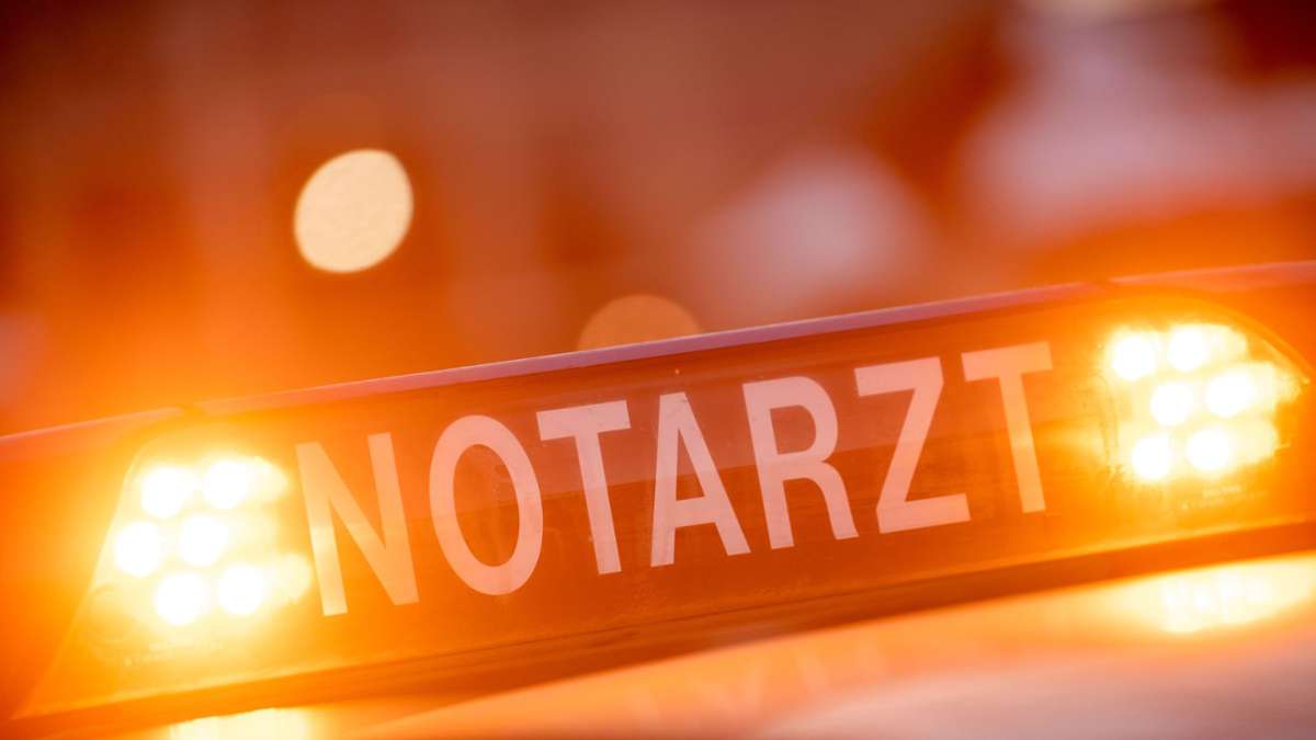 B29 nach Stuttgart: Peugeot-Fahrer pflügt Bäume um – drei Verletzte