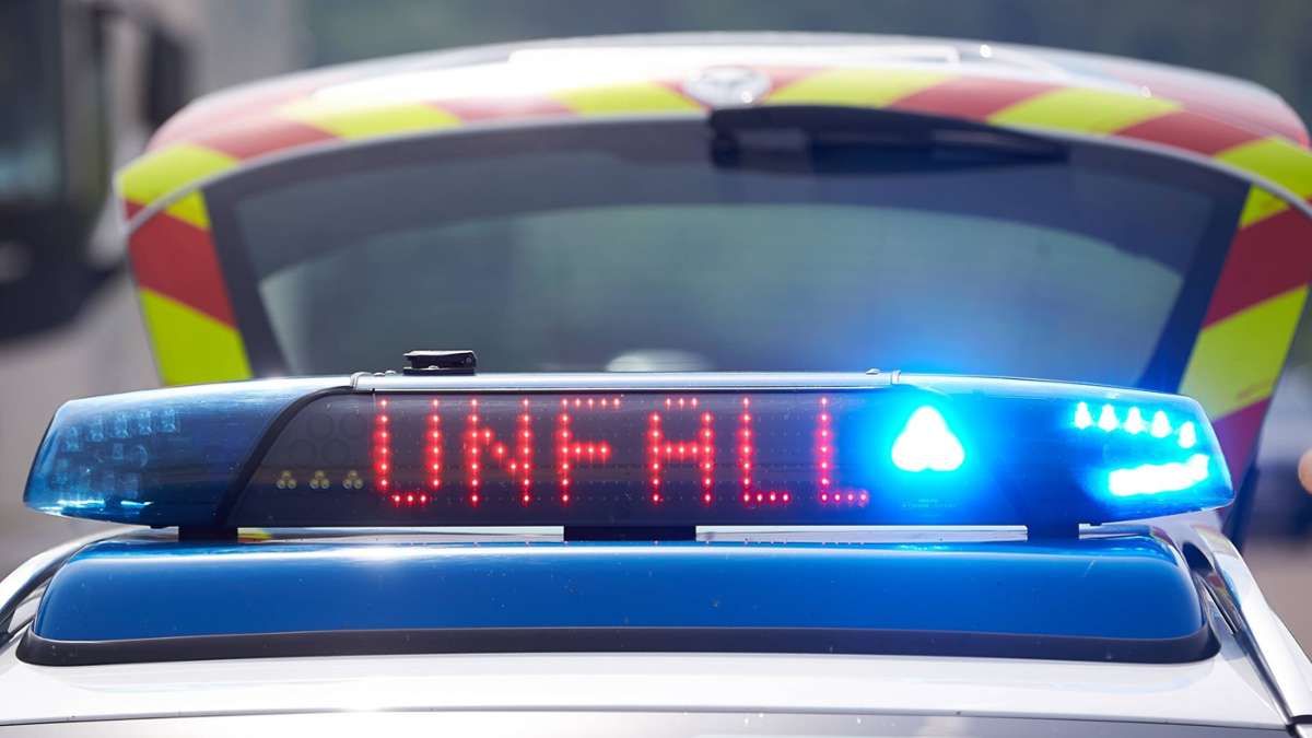 Unfall in Stuttgart: Lkw prallt in Münster mit Stadtbahn zusammen – zwei Personen verletzt