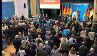 Demos und Programm in Hechingen: Liveticker zum AfD-Landesparteitag - zum Schluss die Nationalhymne - Hechingen & Umgebung