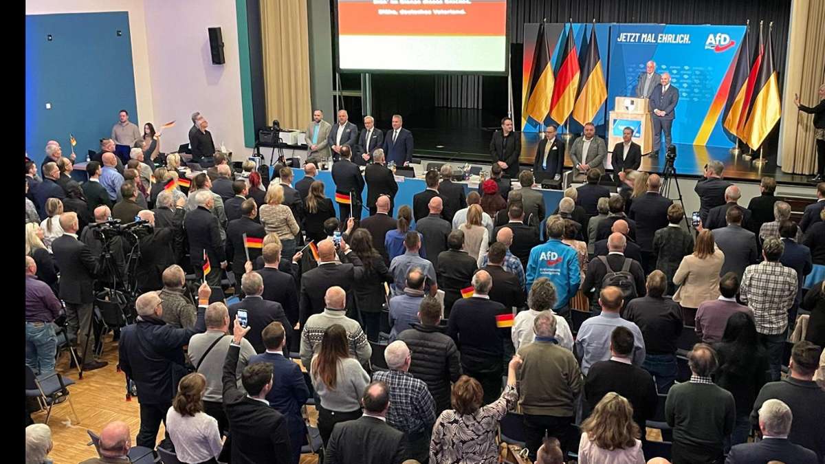 Demos und Programm in Hechingen: Liveticker zum AfD-Landesparteitag - zum Schluss die Nationalhymne - Hechingen & Umgebung