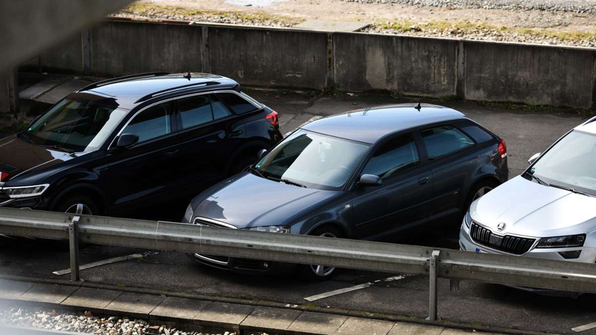 Besonders Kleinwagen: Autos werden immer breiter – Stuttgarter Parkhausbetreiber haben ein Problem - Stuttgart