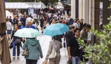 Vorfall an der Königstraße: Mann und Frau stehlen Kleidung und besprühen Mitarbeiter mit Pfefferspray