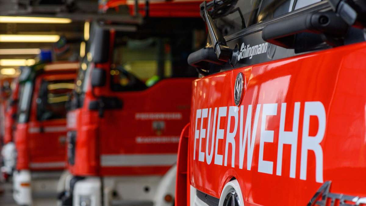 Brand in Stuttgart-Rot: Haus in Flammen – starker Rauch
