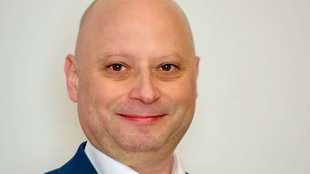 Ex-Kanzler der Beamtenschmiede: Neuer Aufstand gegen umstrittenen Hochschul-Manager - Land