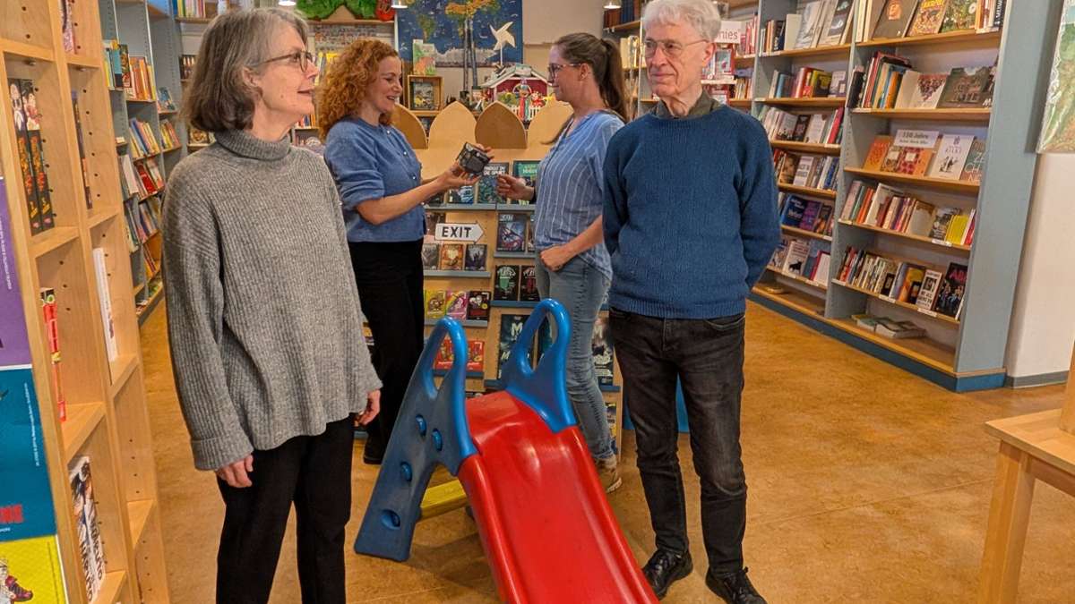 Ostend-Buchhandlung in Stuttgart: Besitzer hört nach 33 Jahren auf – Wie Stuttgart-Ost seine Buchhandlung rettet
