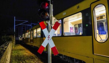 Unfall in Stuttgart-Zuffenhausen: Autofahrer verliert Kontrolle und prallt gegen Spannungsmast