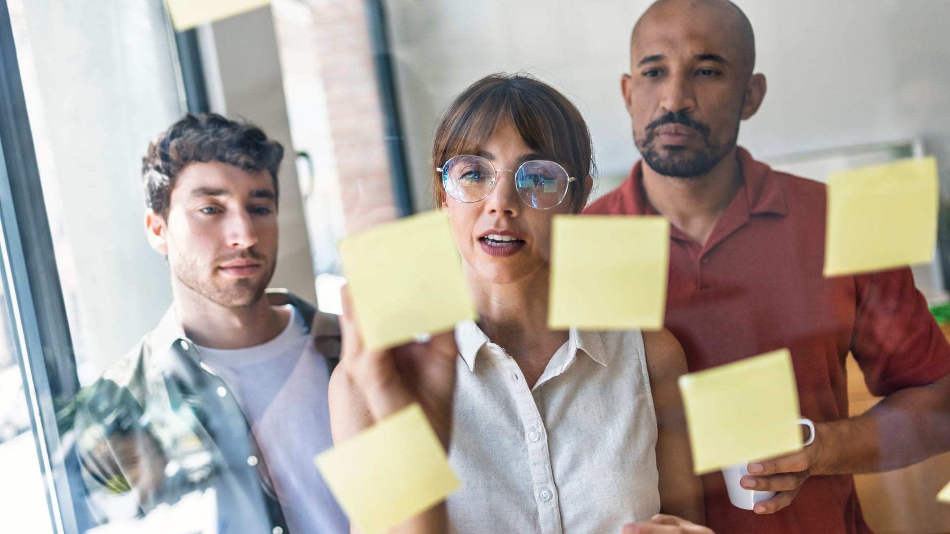 Mitarbeiter in einem Büro (Symbolfoto): Am Arbeitsplatz kommt es auch mal zu Streits. Mitarbeiter in einem Büro (Symbolfoto): Am Arbeitsplatz kommt es auch mal zu Streits.