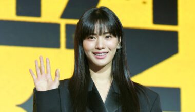 Nana, bürgerlich Jin Ah, bei einer Pressekonferenz 2023