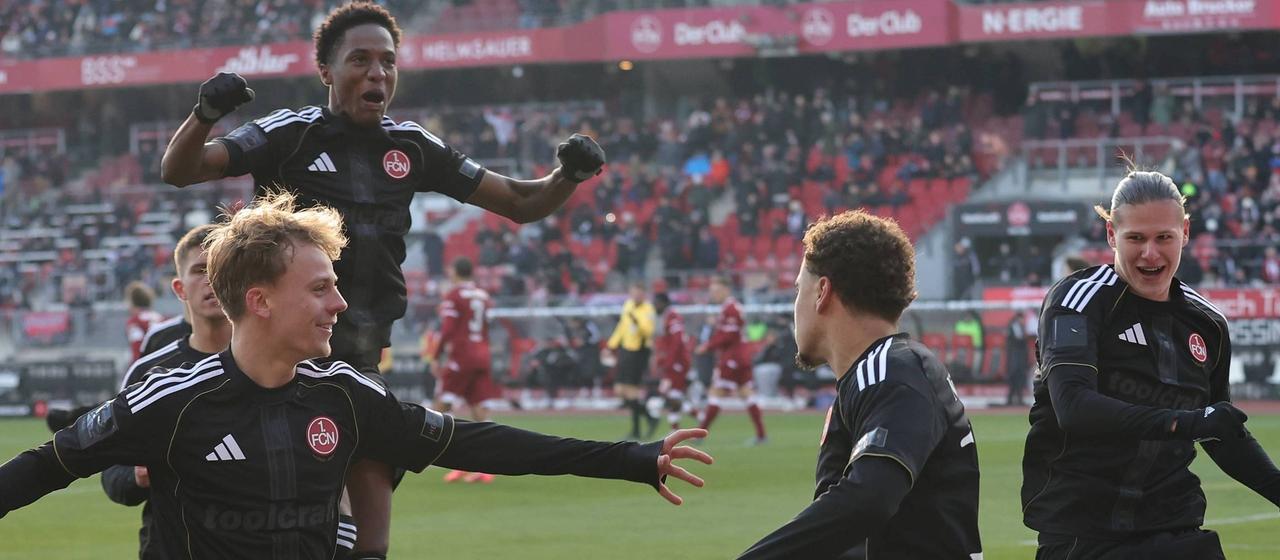 Nürnberger Jubel nach dem Führungstor gegen Bielefeld | IMAGO/Sportfoto Zink / Daniel Marr Nürnberger Jubel nach dem Führungstor gegen Bielefeld