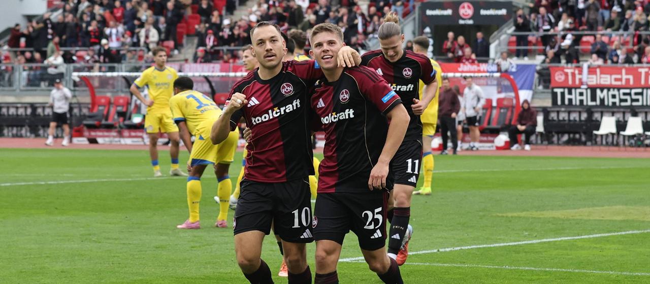 Finn Ole Becker bejubelt Treffer