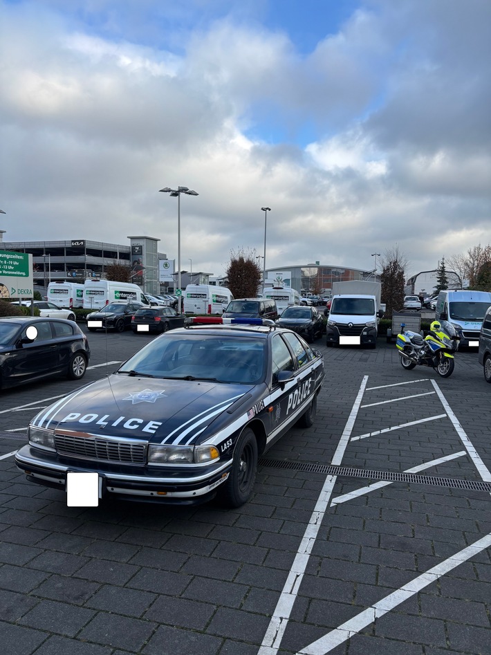 POL-D: Friedrichstadt - Corneliusstraße - "Amerikanischen Streifenwagen" kontrolliert - Sachverständiger attestiert erhebliche Mängel - Weiterfahrt untersagt