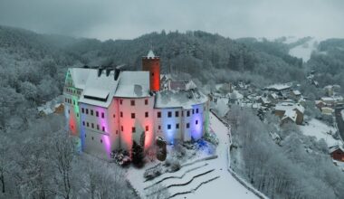 Burg Scharfenstein lässt Polarlichter über dem Zschopautal tanzen