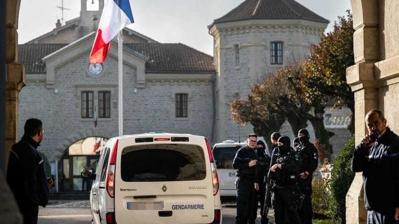 Polizei an Gefängnis von Dijon Polizei an Gefängnis von Dijon