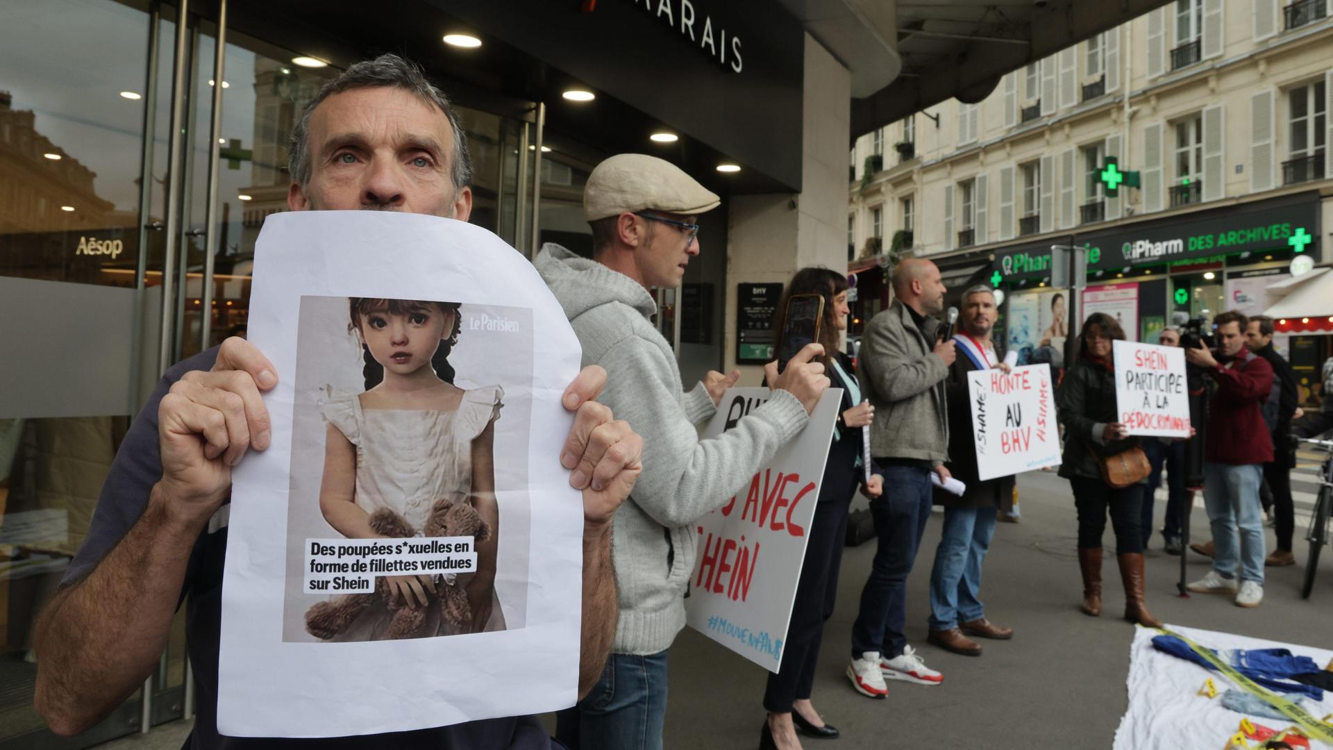 Demonstration vom Verein Mouv'Enfants in Paris.