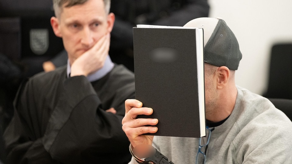 Prozess gegen mutmaßliche Linksextreme nach Stromausfall fortgesetzt - Erklärung der Angeklagten