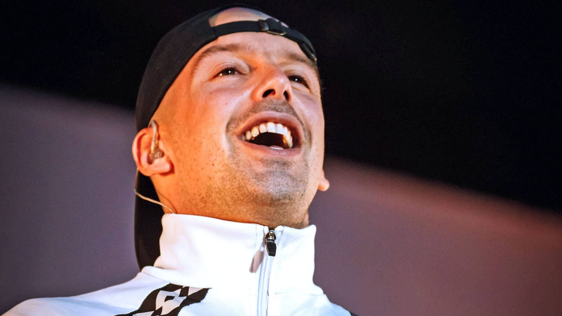 RAF Camora: Der Rapper heißt mit bürgerlichem Namen Raphael Ragucci. RAF Camora: Der Rapper heißt mit bürgerlichem Namen Raphael Ragucci.