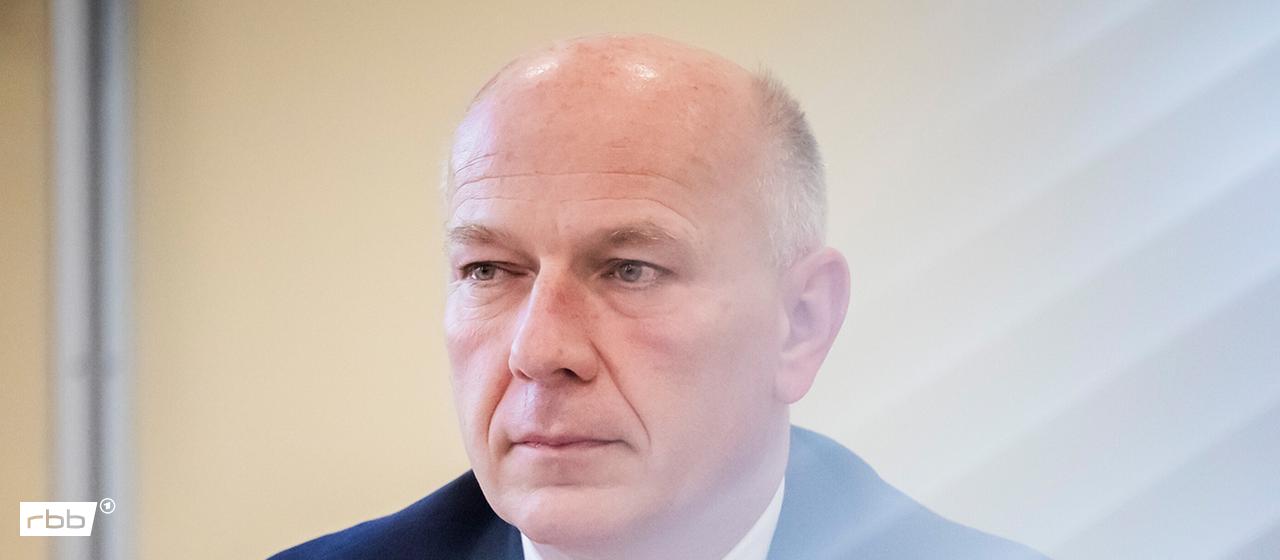 Archivbild: Kai Wegner (CDU), Regierender Bürgermeister von Berlin, nimmt an einer Pressekonferenz teil. (Quelle: dpa/Soeder)