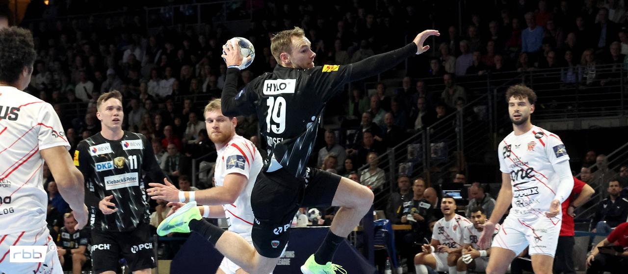 Mathias Gidsel von den Füchsen Berlin beim Wurf. (Foto: IMAGO / Nordphoto)