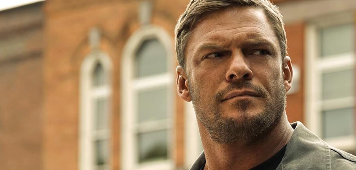 Reacher-Star Alan Ritchson spielte einen DC-Helden und erfuhr am ersten Tag, dass er gar keine Superkräfte hat