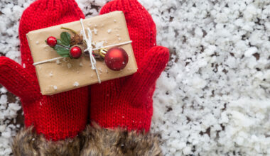Symbolbild: Päckchen liegt in Fäustlingen