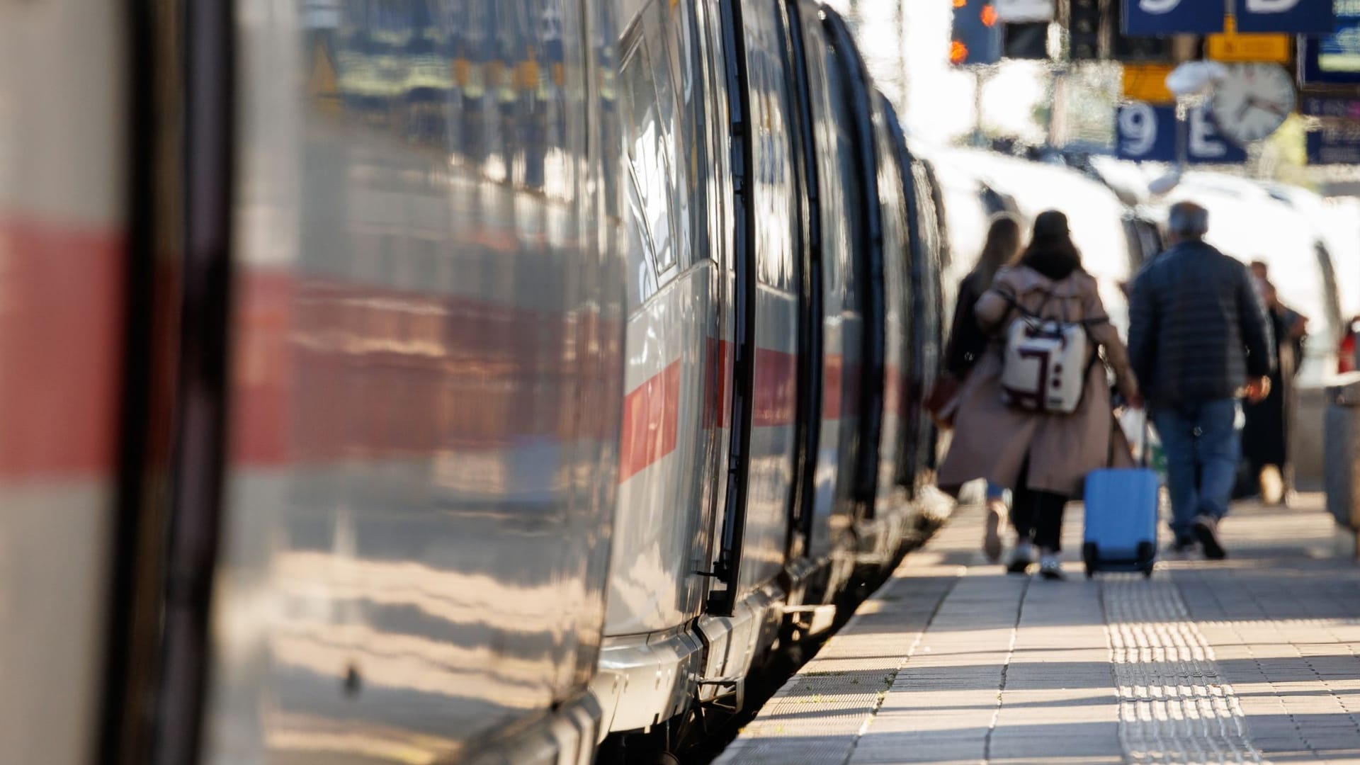 Lage im Bahnverkehr nach Absage des Warnstreiks Lage im Bahnverkehr nach Absage des Warnstreiks
