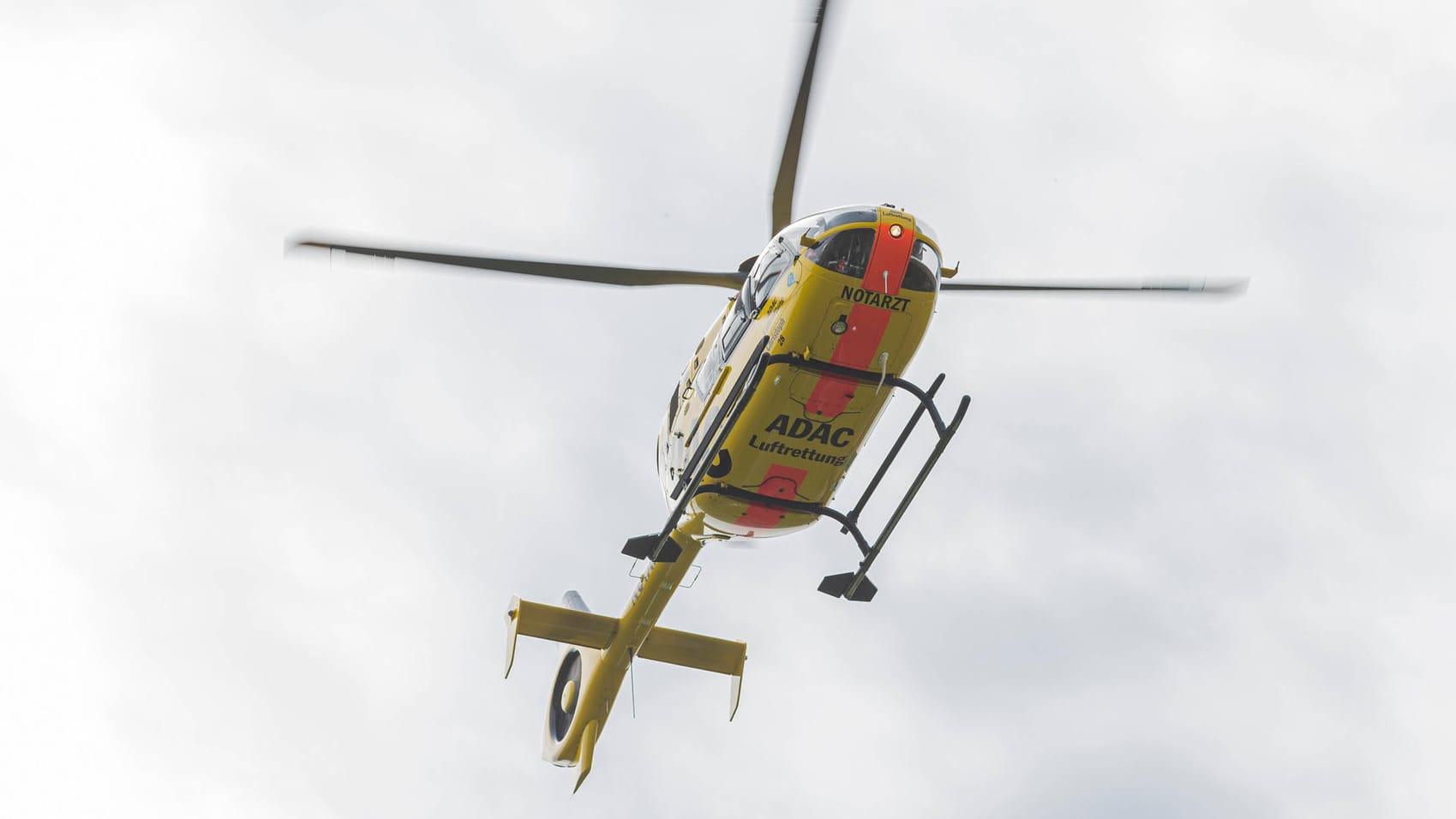 Rettungshubschrauber in Bayern (Symbolbild): Der Mann verstarb im Krankenhaus.