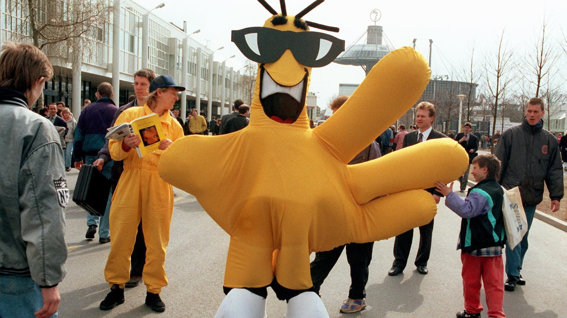 Rolf, das Maskottchen der Postleitzahlkampagne: "Hip, hop, Postleitzahl!" Rolf, das Maskottchen der Postleitzahlkampagne: "Hip, hop, Postleitzahl!"