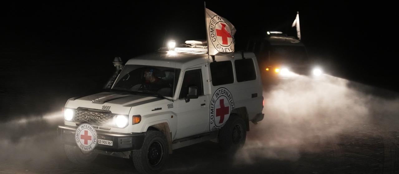 Ein Fahrzeug des Roten Kreuzes im Gazastreifen