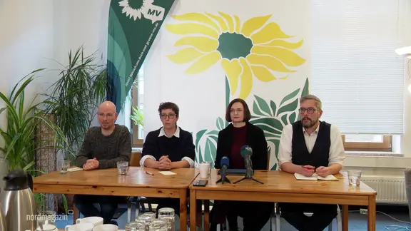 Spitzenkandidatin Claudia Müller bei der Pressekonferenz. 