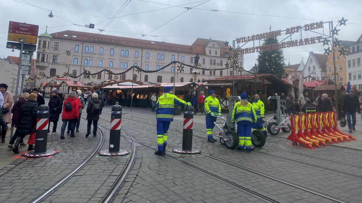 Durchfahrt am Rathaus mit Pollern gesperrt