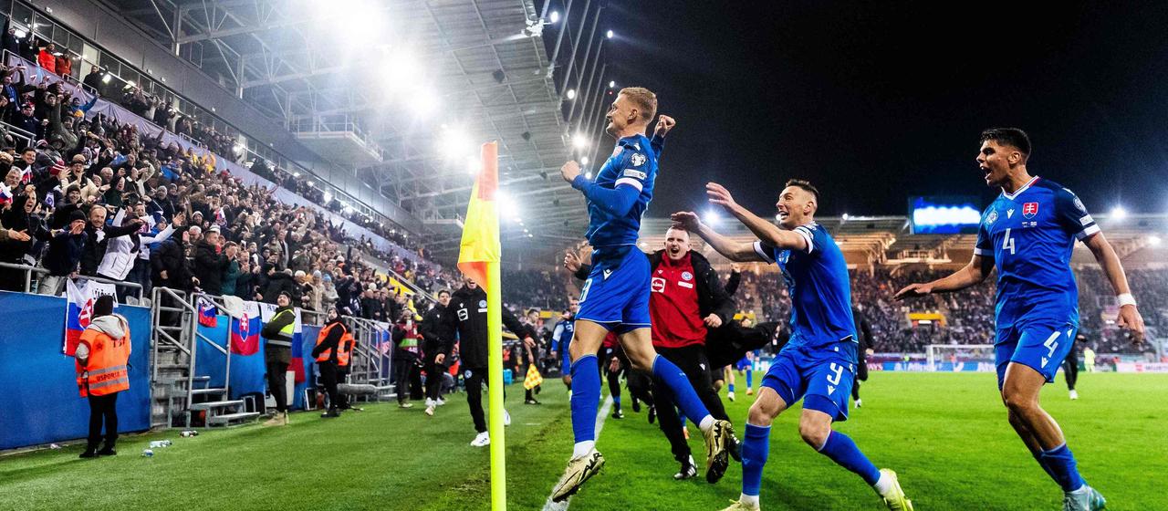 Tomas Bobcek jubelt an der Eckfahne