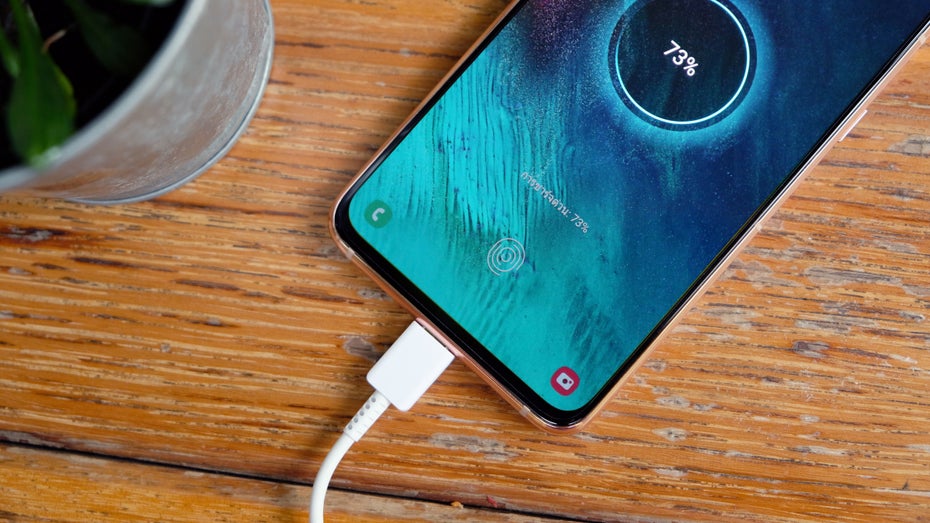 167 Tage Fast-Charging: Was mit deinem Smartphone-Akku wirklich passiert