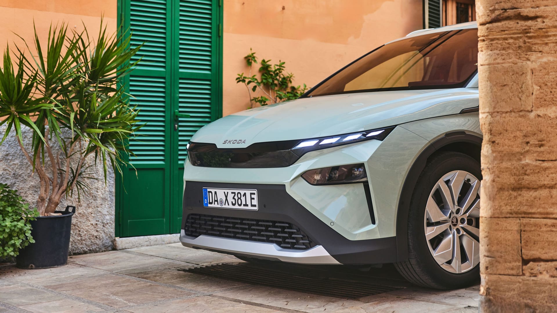 So sehen Sieger aus: Mit dem Elroq kommt auch ein neues Skoda-Design.