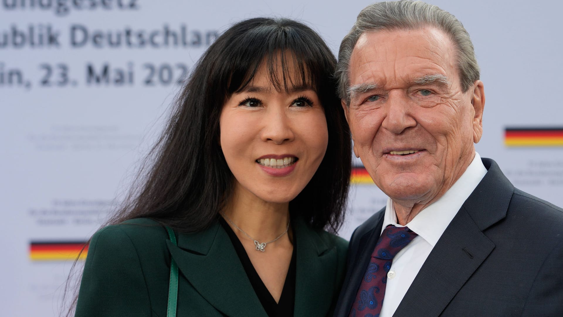 Soyeon Schröder-Kim und Gerhard Schröder: Die beiden sind seit sieben Jahren verheiratet. Soyeon Schröder-Kim und Gerhard Schröder: Die beiden sind seit sieben Jahren verheiratet.