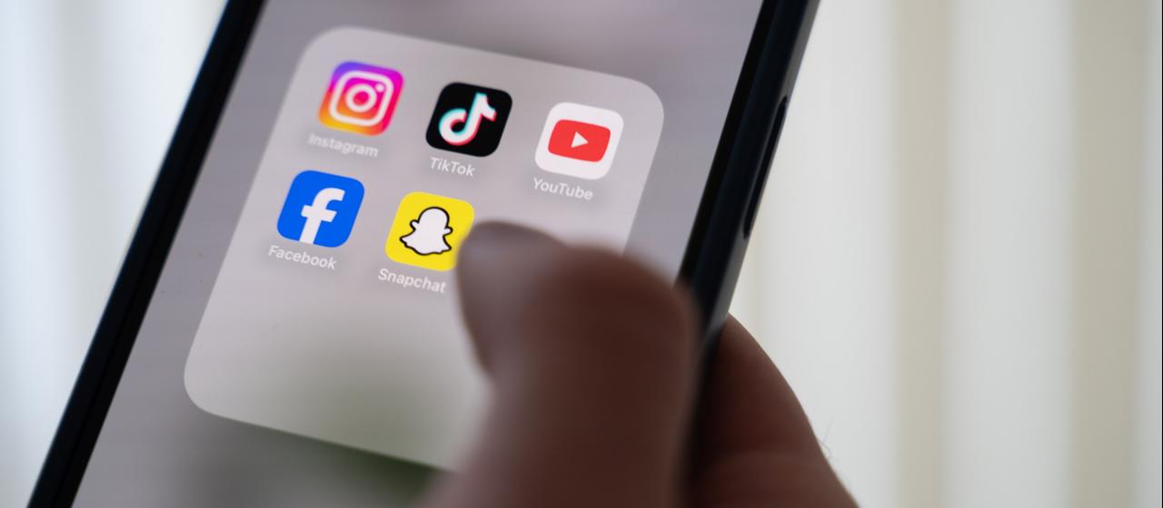 Social-Media-Apps sind auf einem Smartphone-Bildschirm zu sehen. | dpa Social-Media-Apps sind auf einem Smartphone-Bildschirm zu sehen.