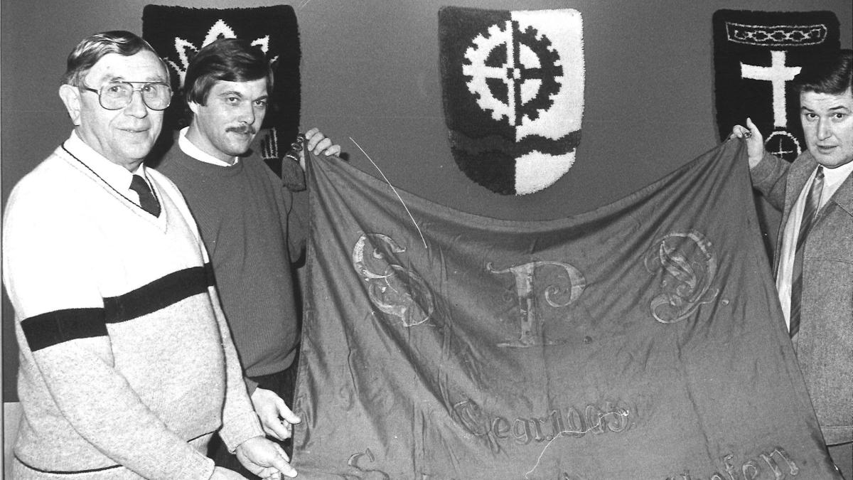 SPD Gersthofen bewahrt historische Fahne aus Gründungsjahr und blickt auf 120 Jahre