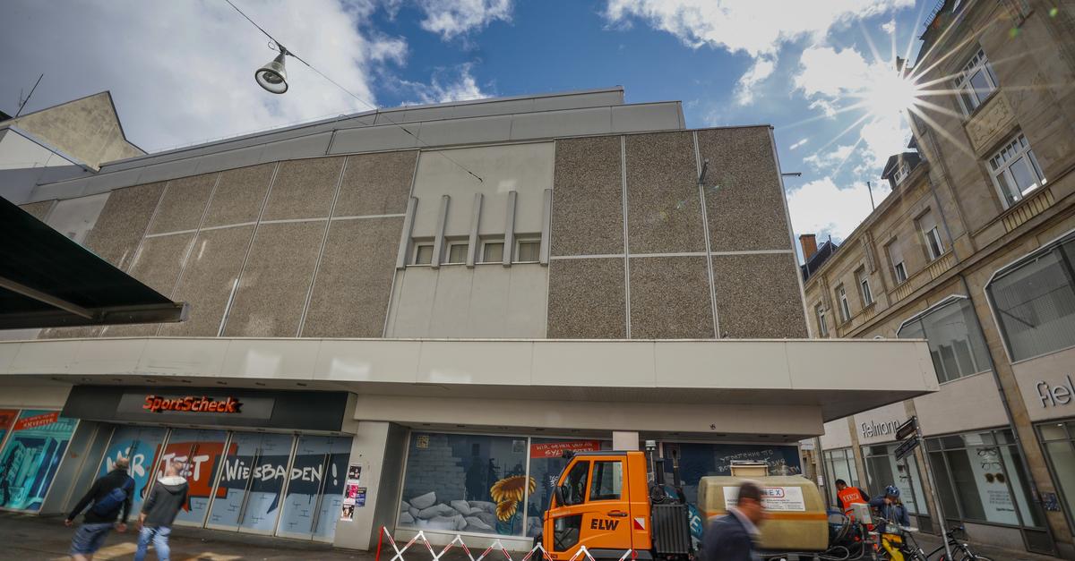 Pop-up-Adventsmarkt belebt ehemaliges SportScheck-Gebäude in Wiesbaden